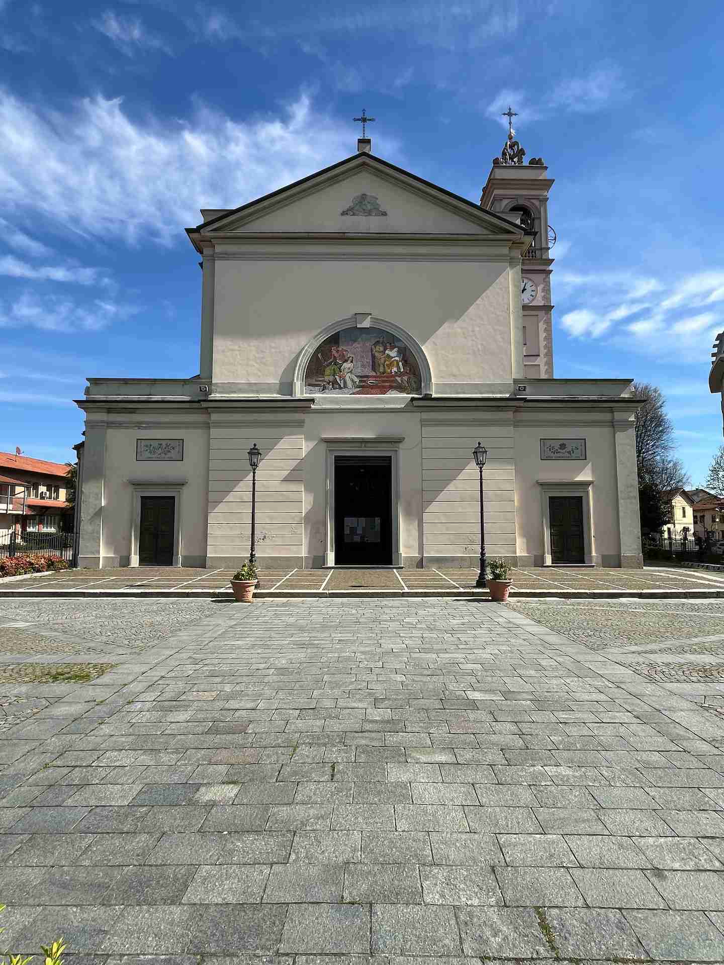 Facciata della Chiesa Parrocchiale di Santa Margherita a Caronno Pertusella