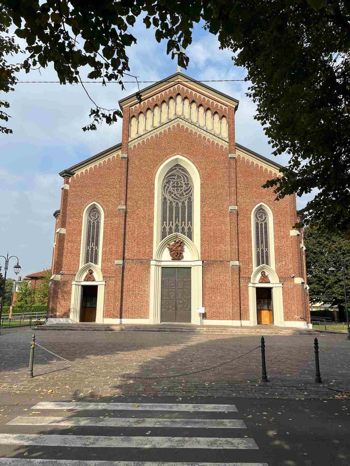 Ingresso della Chiesa di San Giorgio Martire a Limbiate